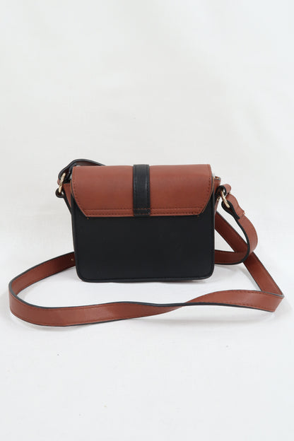 Petit sac carré en cuir marron et noir à bandoulière