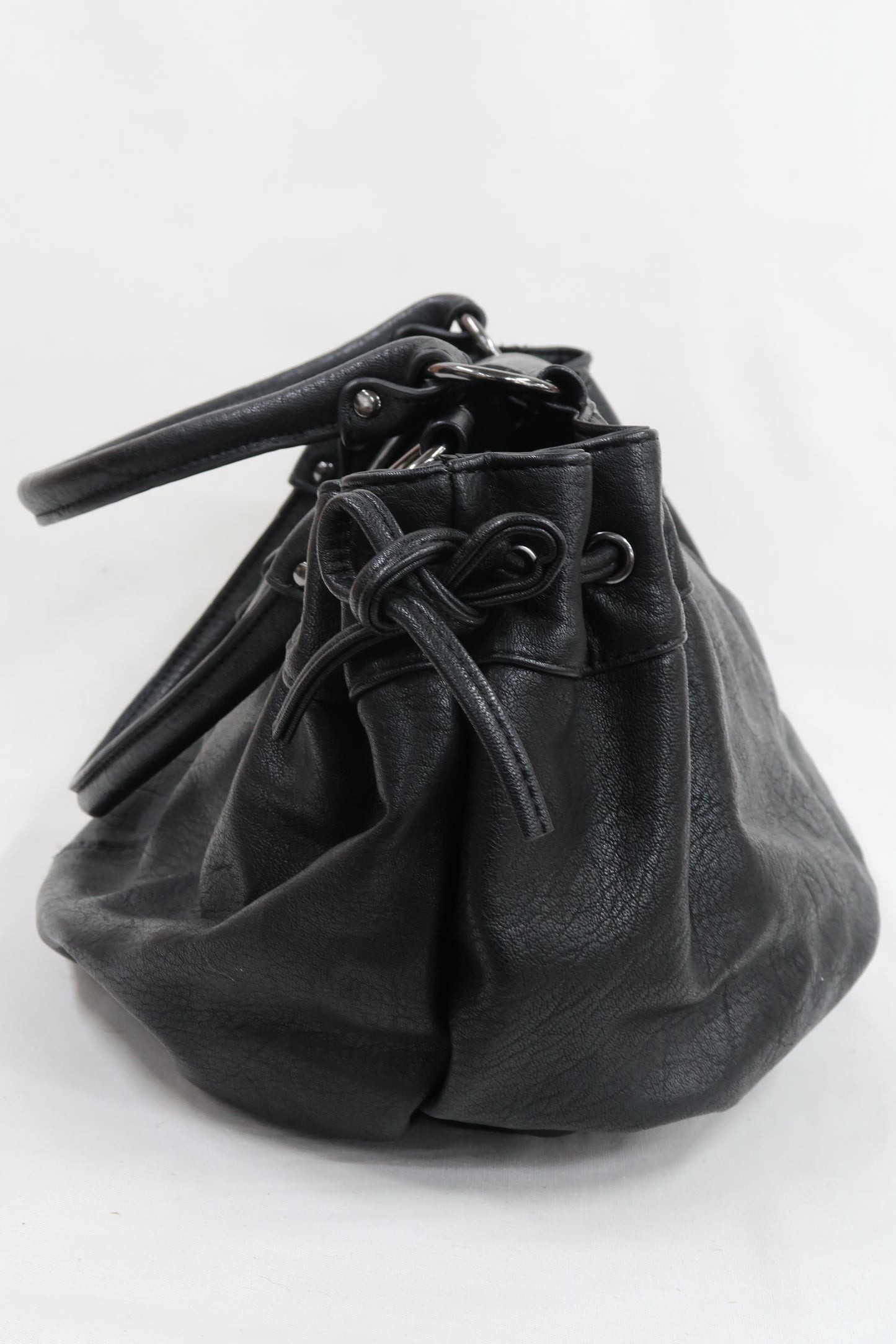 Sac à main oval en cuir noir